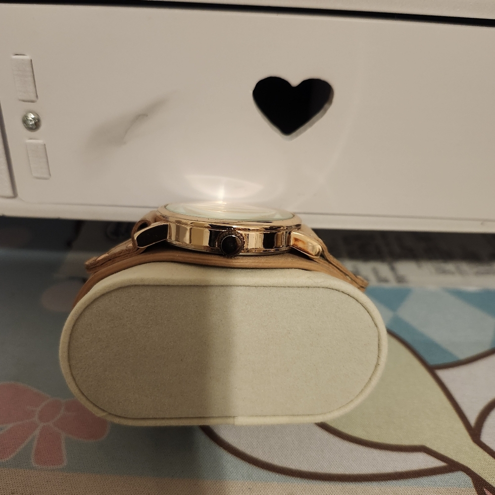 Watch - Picture 2 of 3